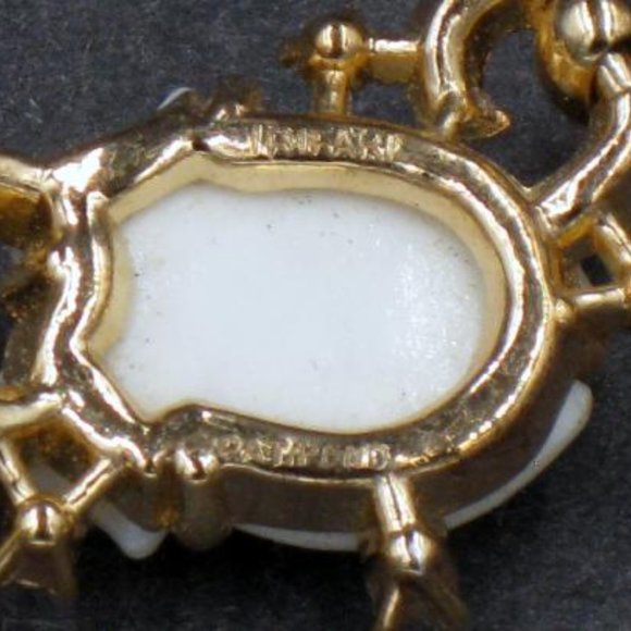 Vintage Trifari White Fruit Salad  Molded Glass Adjustable Necklace - Picture 5 of 6